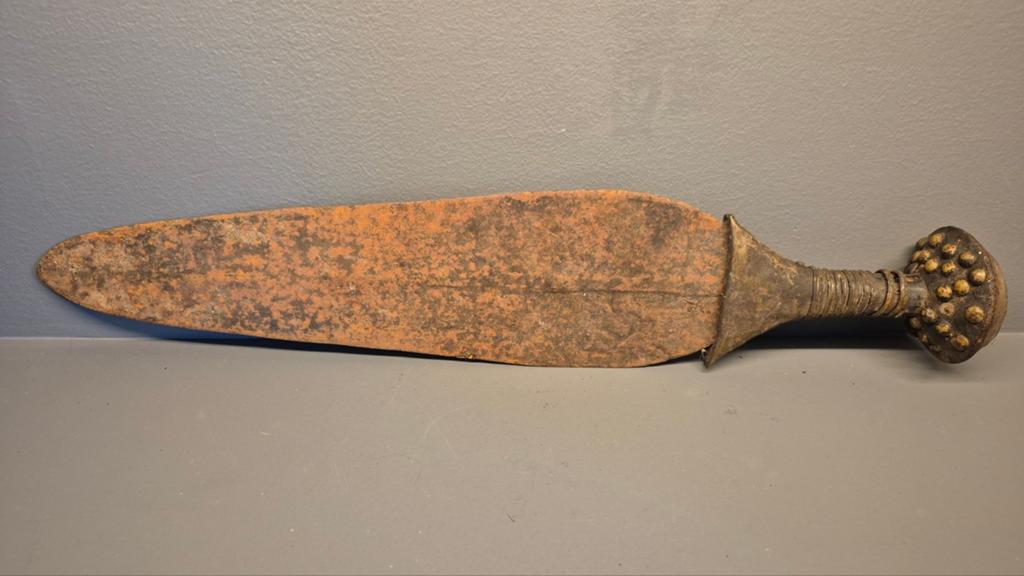 19de eeuwse tribal zwaard uit Congo, Ophalen of Verzenden, Overige soorten, Zwaard of Sabel