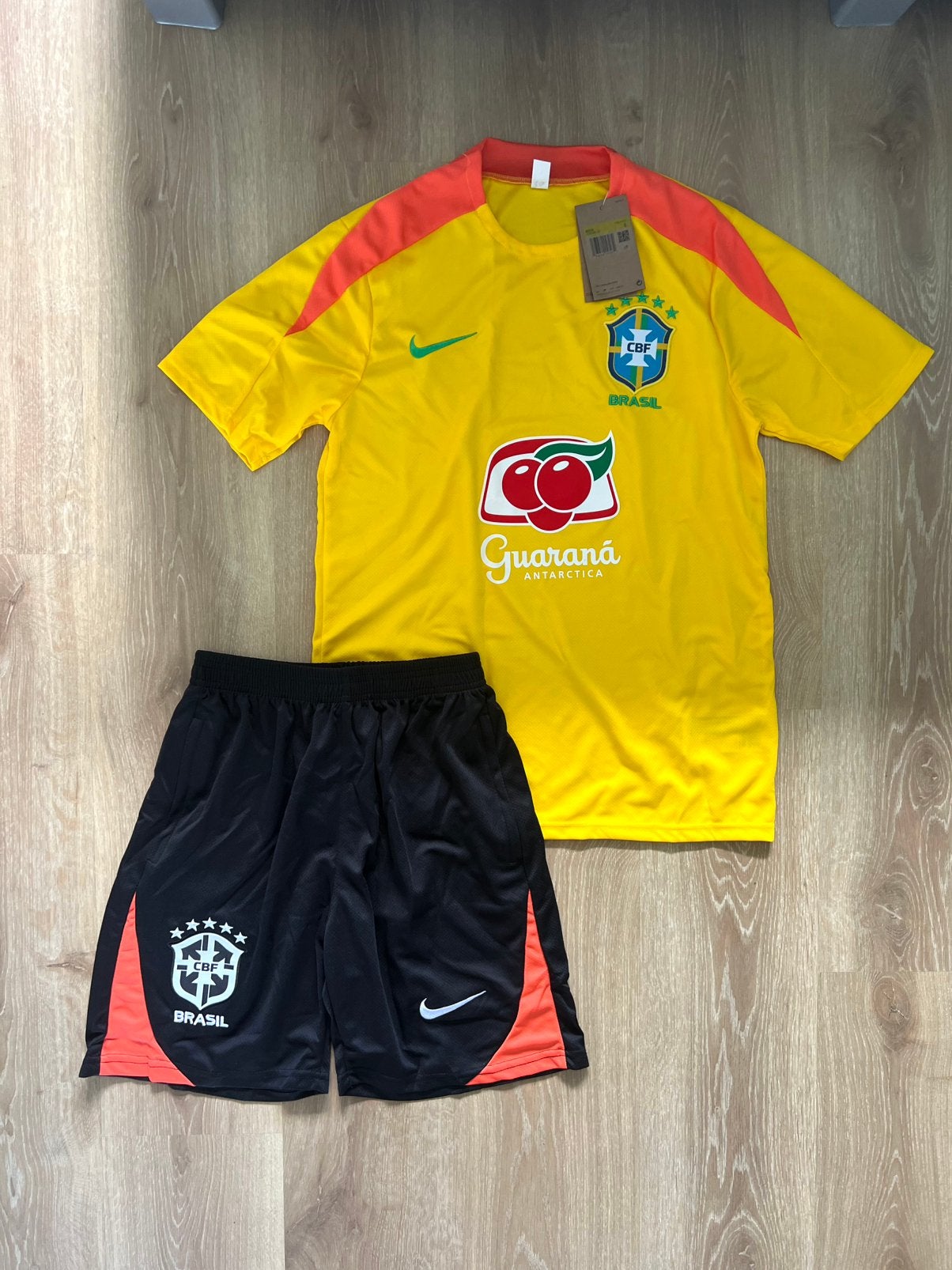 Brazilië zomerset Nike geel  Maat S, Geel, Nieuw, Ophalen of Verzenden, Nike