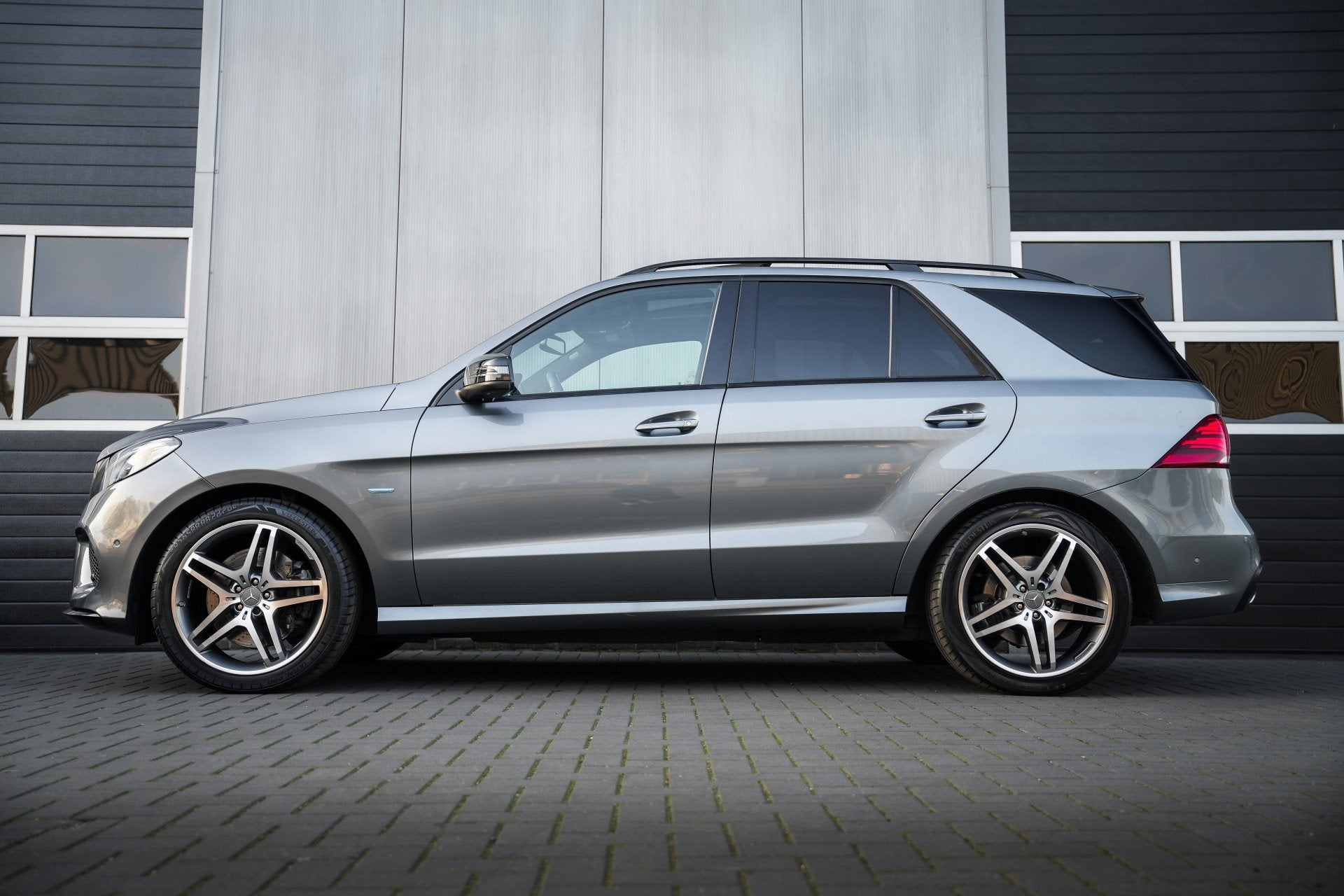 Mercedes-Benz GLE 500 e 449 pk 4MATIC AMG Sport Edition / NL, Auto's, Mercedes-Benz, Automaat, 8 kWh, Gebruikt, 2000 kg