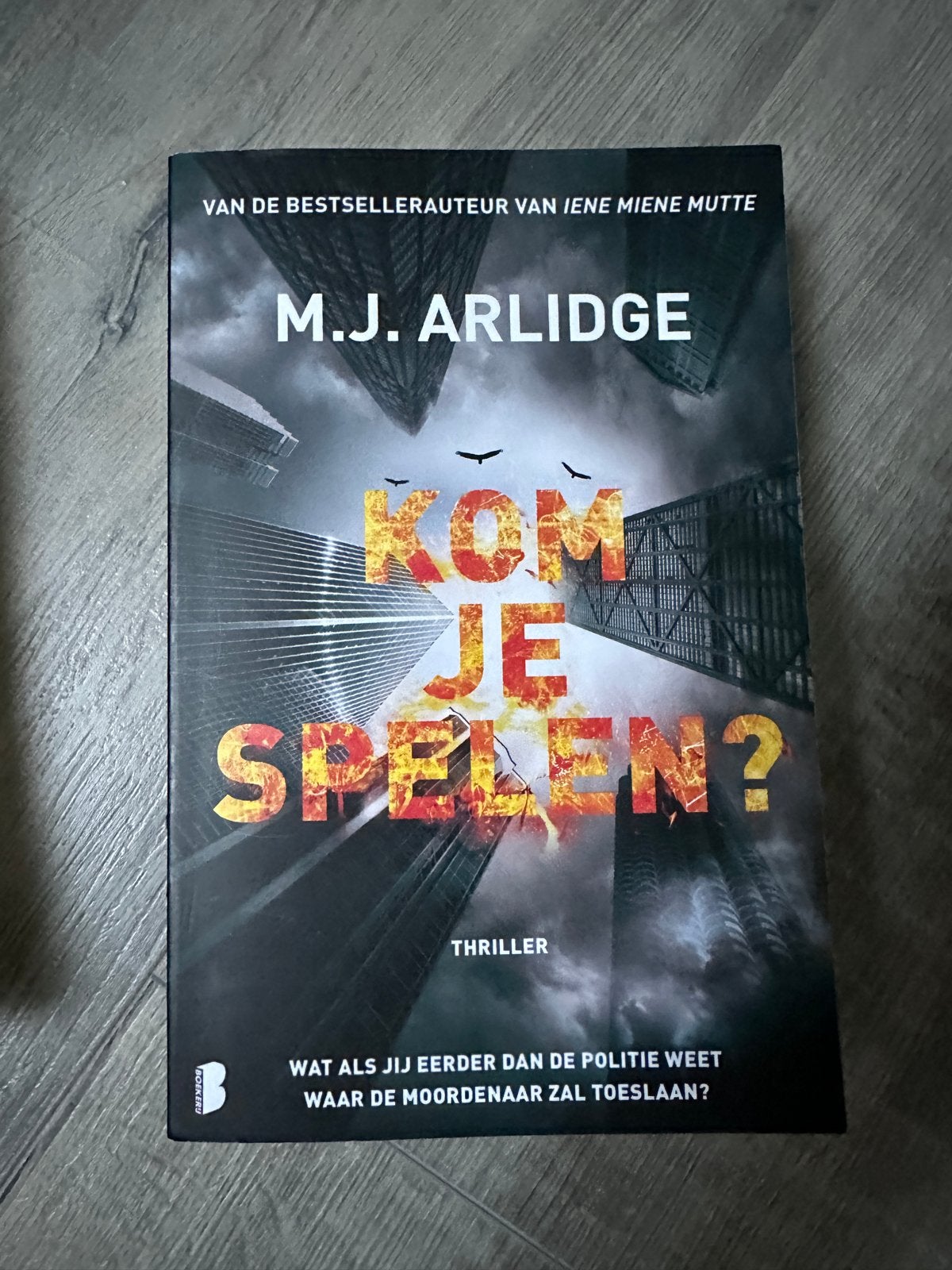 M.J. Arlidge - Kom je spelen? (Thriller), Boeken, Thrillers, Ophalen of Verzenden, Zo goed als nieuw, Wereld overig