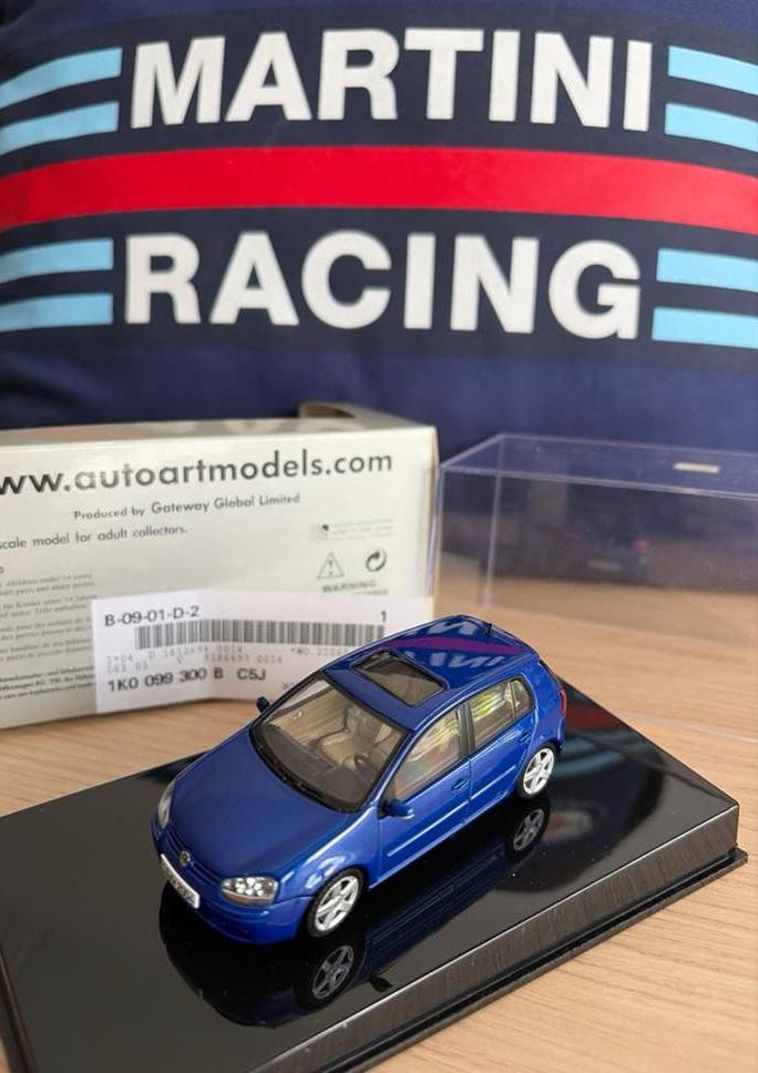 Autoart Models VW Golf V (Atlantis Blue Metallic) 1:43, Hobby en Vrije tijd, Modelauto's | 1:43, Ophalen of Verzenden, Zo goed als nieuw