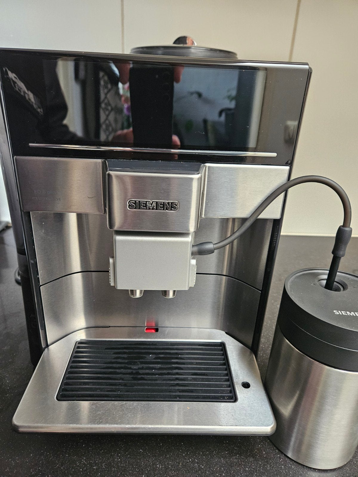 Siemens EQ.6 plus extraKlasse volautomatische koffiemachine, 10 kopjes of meer, Koffiemachine, Zo goed als nieuw, Afneembaar waterreservoir
