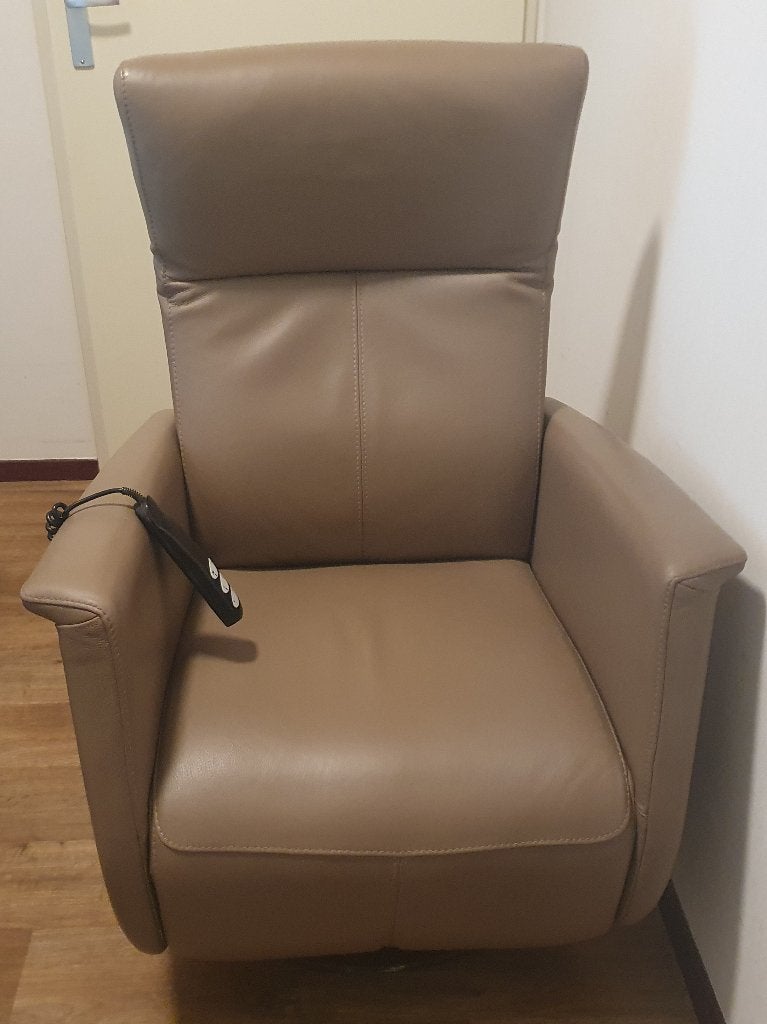 Prominent Stawett sta op fauteuil, Huis en Inrichting, Ophalen, Leer, Zo goed als nieuw, 50 tot 75 cm