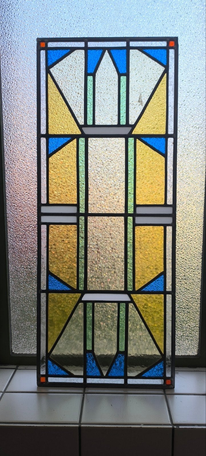 Prachtig glas-in-lood raam met geometrisch patroon, Ophalen