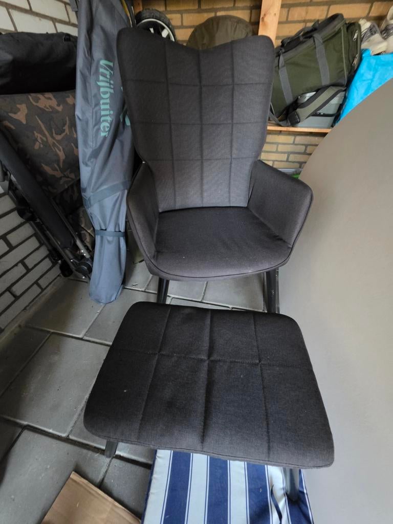 Comfortabele fauteuil met voetenbankje, Ophalen, Gebruikt, 75 tot 100 cm, Stof