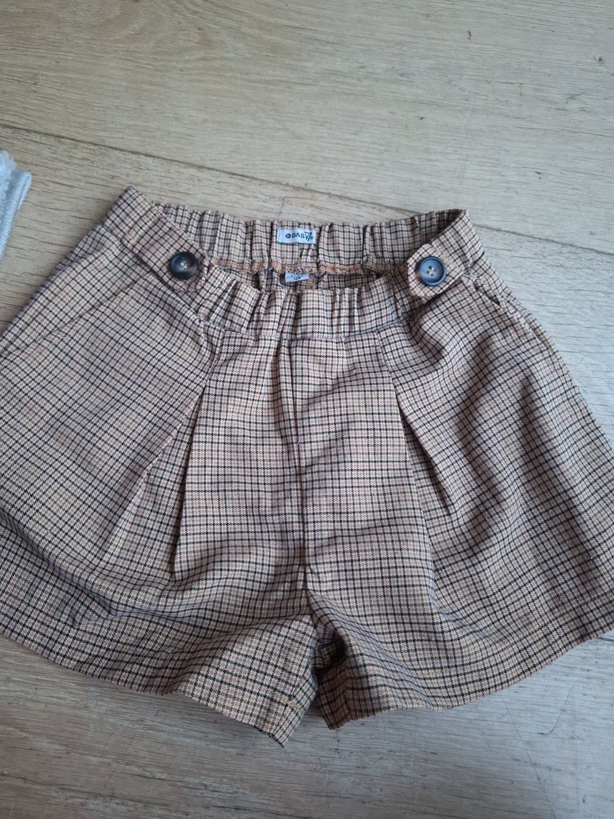 Daily 7 geruite short kort broekje maat 128, Kinderen en Baby's, Kinderkleding | Maat 128, Broek, Gebruikt, Meisje, Ophalen of Verzenden