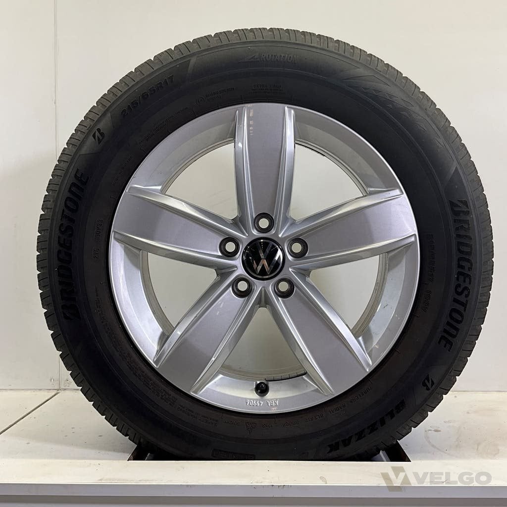 VOLKSWAGEN TIGUAN PASSAT VELGEN SET WINTERBANDEN 17 INCH, Auto-onderdelen, Gebruikt, Banden en Velgen, Info@velgo.nl, Velgo