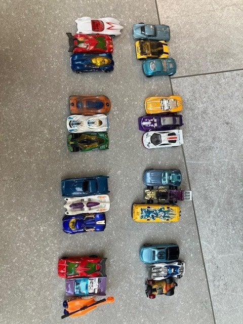 24 Hotwheels voertuigen: raceauto's, bus, helicopter, Ophalen of Verzenden, Gebruikt