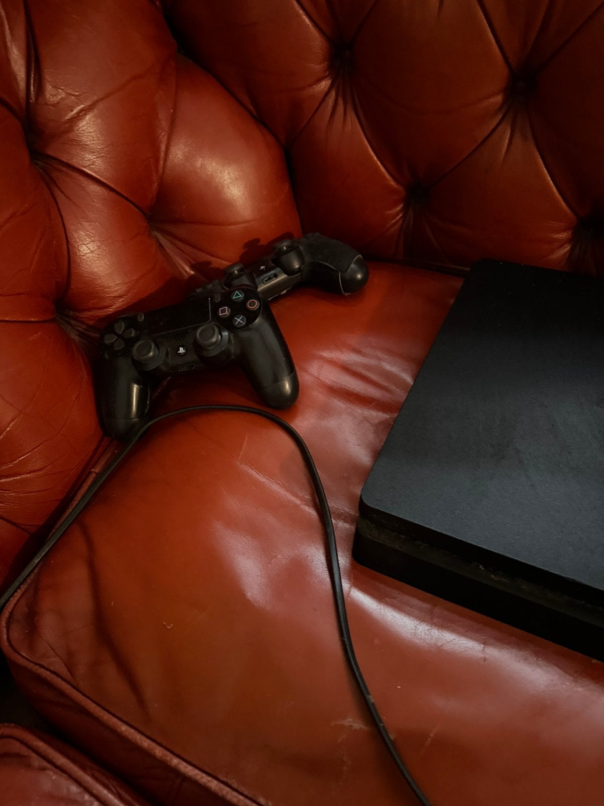 PS4 slim inclusief 2 controllers, Slang, 0 tot 2 jaar