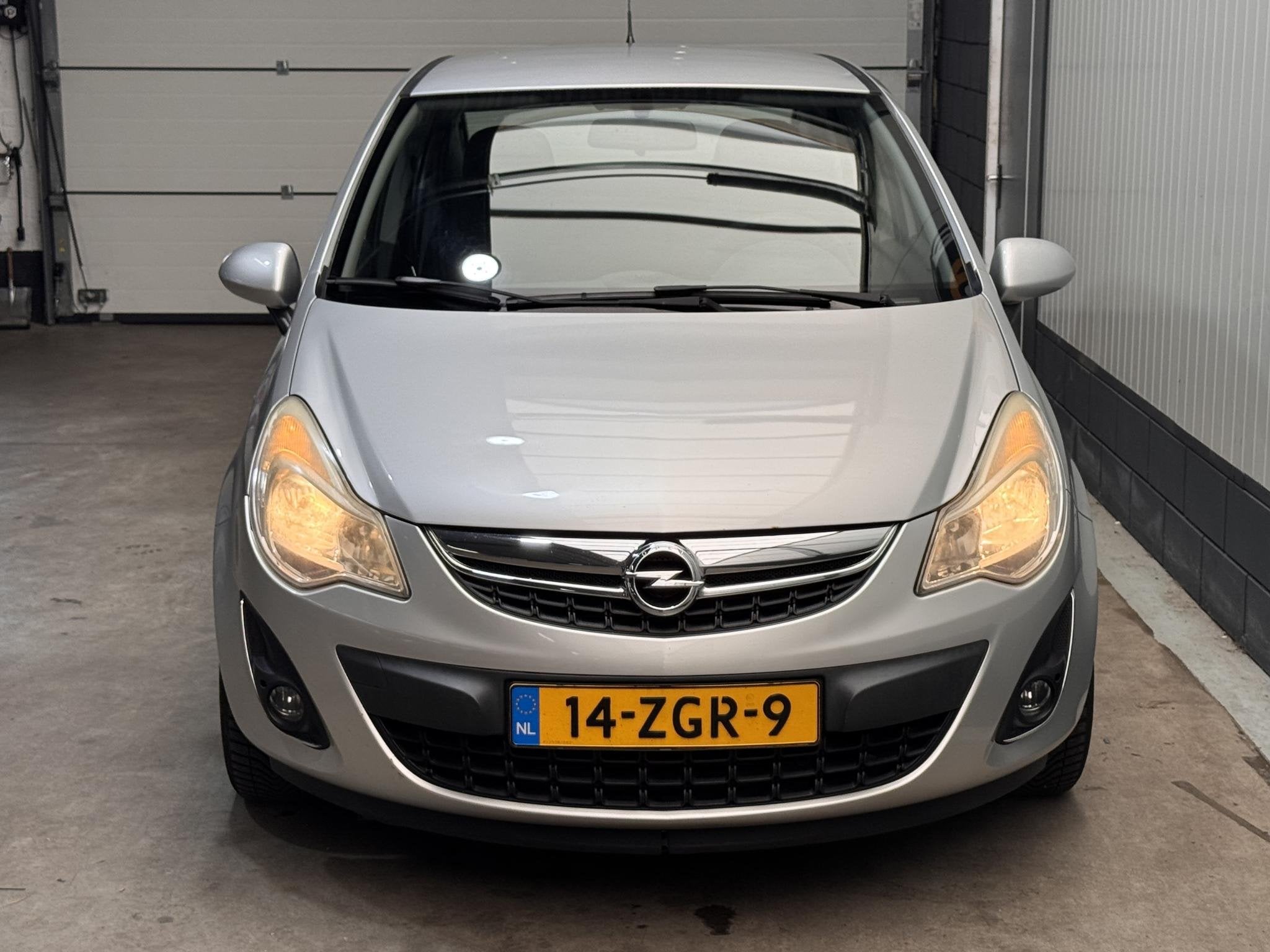 Opel Corsa 1.2-16V Cosmo, Auto's, Opel, Voorwielaandrijving, Euro 5, Gebruikt, 4 cilinders