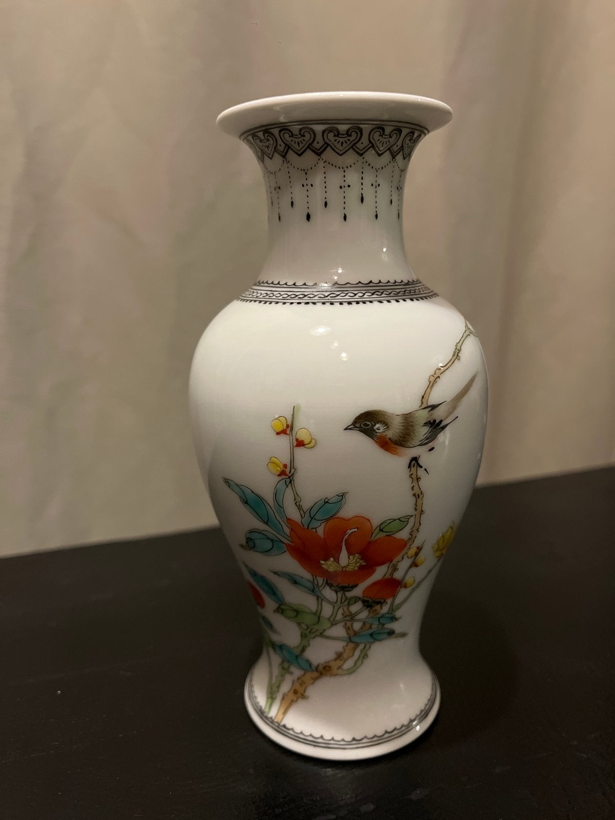 Decoratief Klein Vaasje met Oosterse Motieven en Vogels, Ophalen of Verzenden