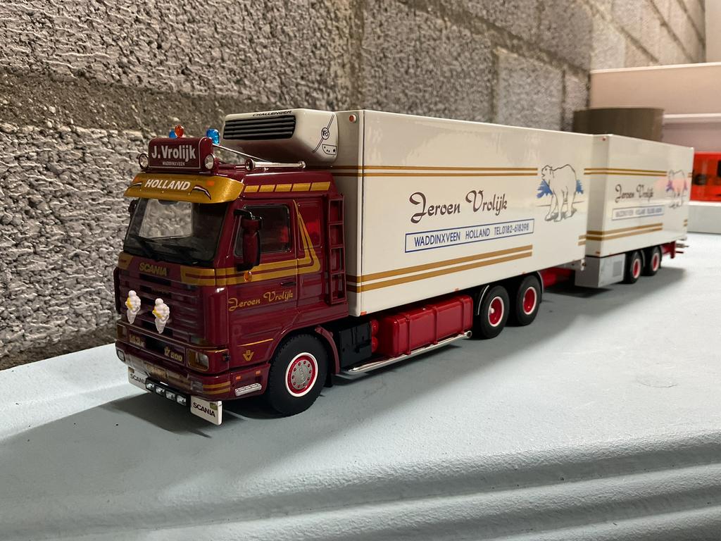Wsi Scania 143 Jeroen Vrolijk, Hobby en Vrije tijd, Modelauto's | 1:50, Ophalen of Verzenden, Nieuw, Bus of Vrachtwagen, Wsi