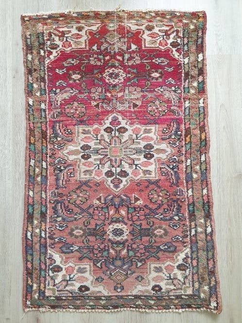 Antieke Perzisch tapijt handgeknoopt Hamadan vloerkleed, Gebruikt, 100 tot 150 cm, Rood, Rechthoekig