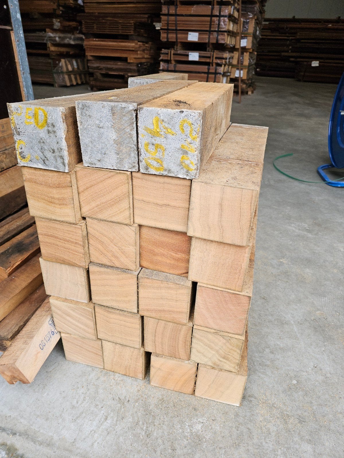 Diverse Pequia hardhouten blokken en paaltjes te koop., Tuin en Terras, Palen, Balken en Planken, Ophalen, Palen, Nieuw, Hardhout