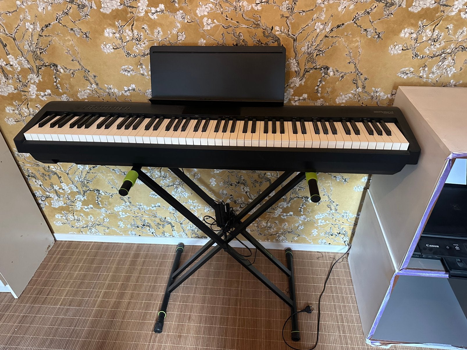 Roland FP-30x incl. toebehoren ZGAN, Ophalen, Zo goed als nieuw, Zwart