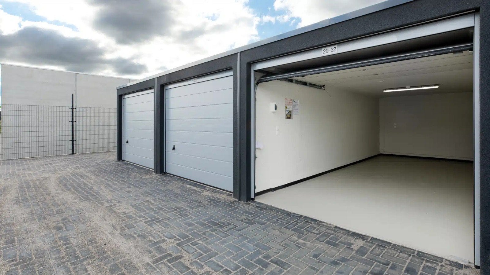 GEZOCHT: Bedrijfspand / garagebox omgeving Apeldoorn, Ophalen of Verzenden