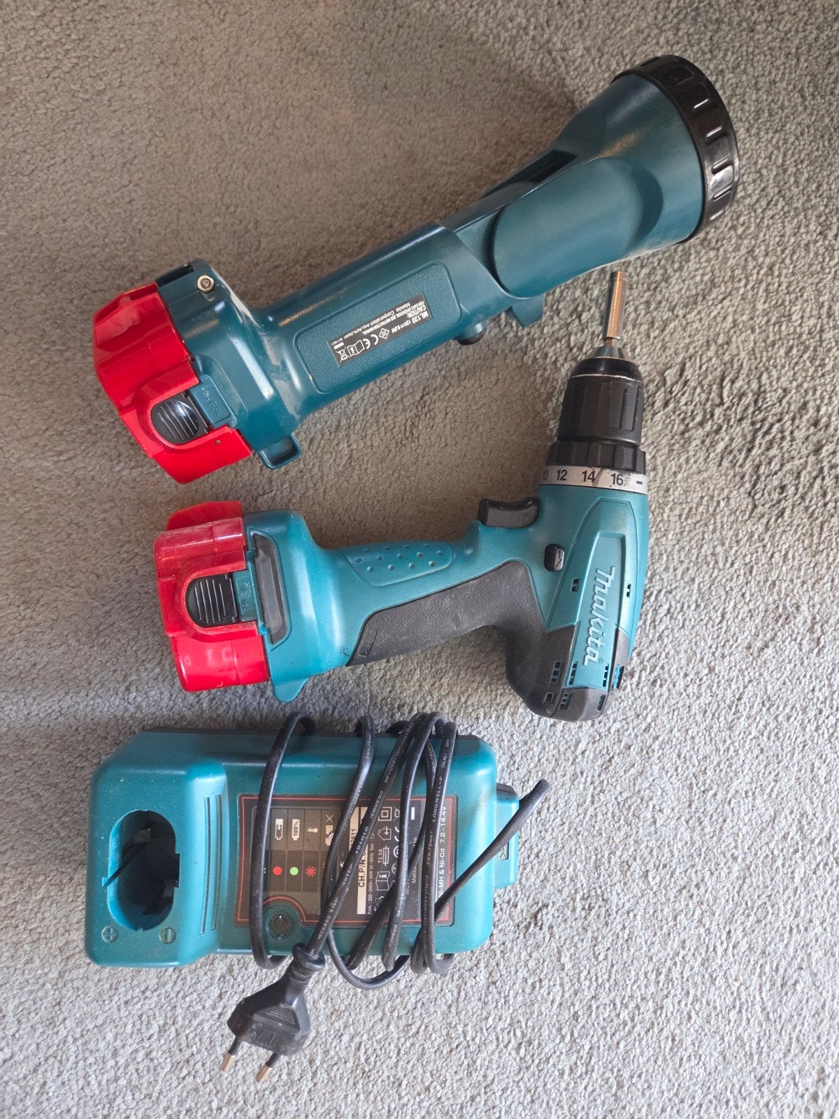 Makita Boor- en Schroefmachine met zaklamp en lader, Gebruikt, Variabele snelheid, Ophalen of Verzenden, Boor- en Schroefmachine