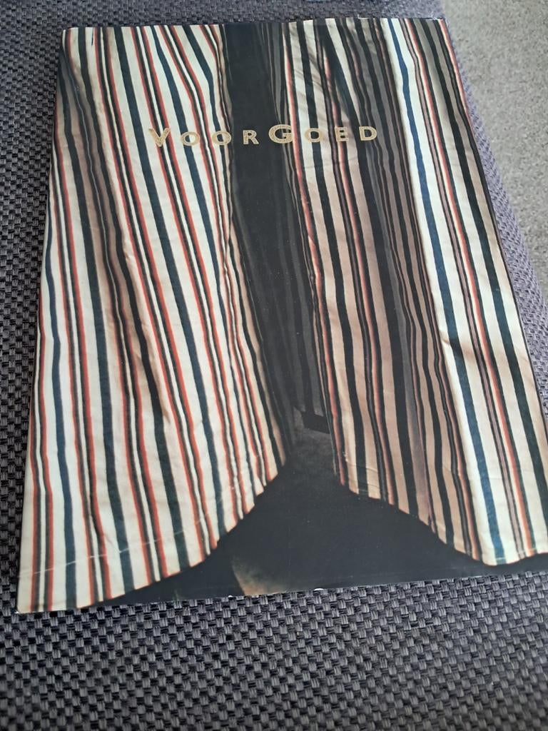 Boek Voor Goed met foto's van volendammer kleding, Ophalen of Verzenden, Nieuw, Onder de knie