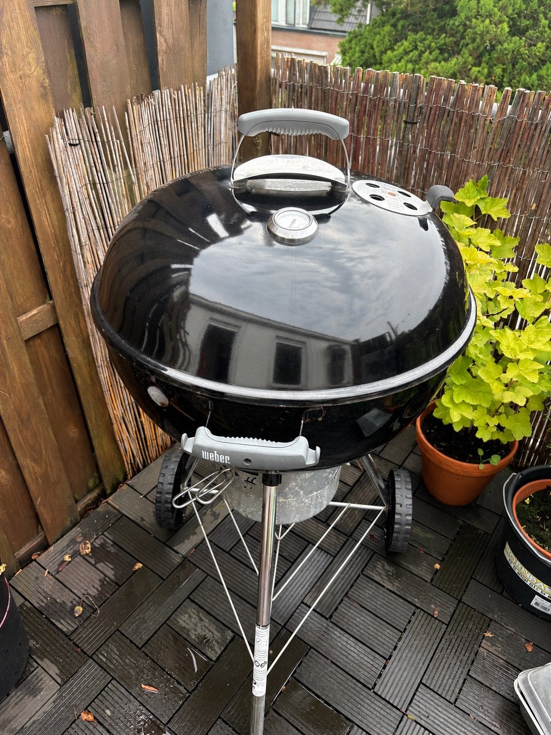 Weber Master Touch Premium BBQ 57cm + starter & hoes, Tuin en Terras, Ophalen, Zo goed als nieuw