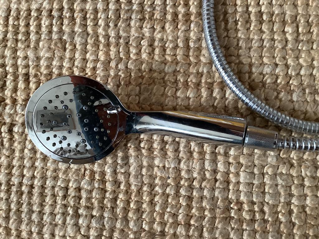 Metalen doucheslang en douchekop., Ophalen, Gebruikt, Chroom, Douche