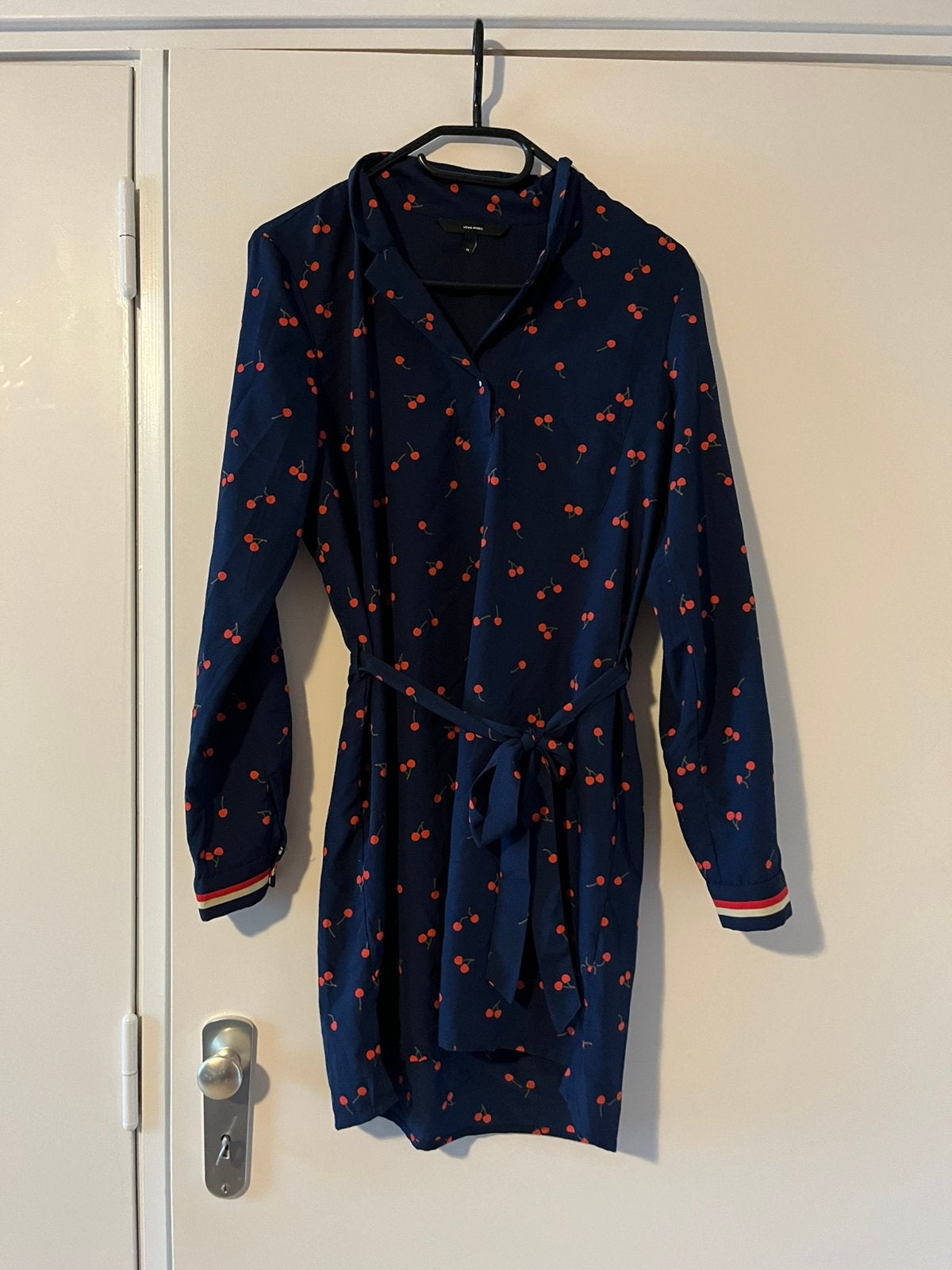 Jurk met kersen maat M vero moda, Ophalen of Verzenden, Zo goed als nieuw, Maat 38/40 (M), Boven de knie