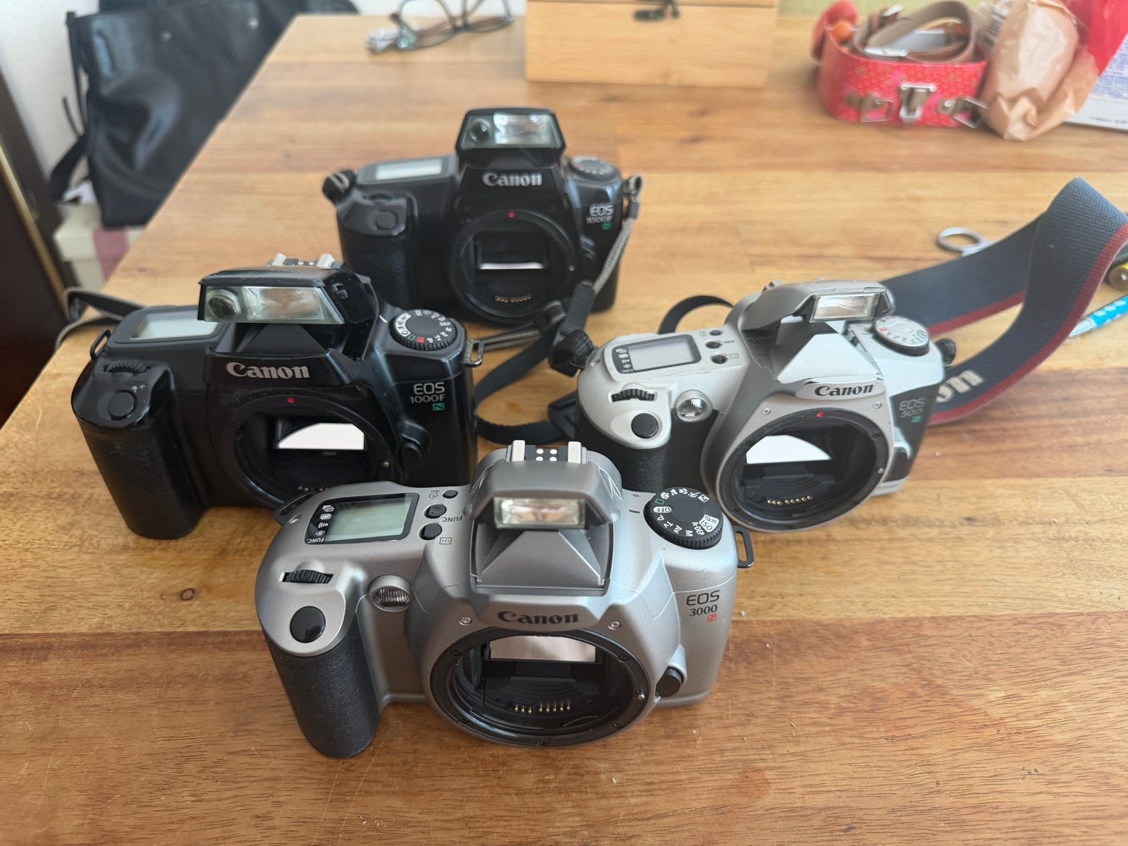 4x Canon EOS Spiegelreflexcamera's (1000F, 500N, 3000), Audio, Tv en Foto, Fotocamera's Analoog, Ophalen of Verzenden, Gebruikt