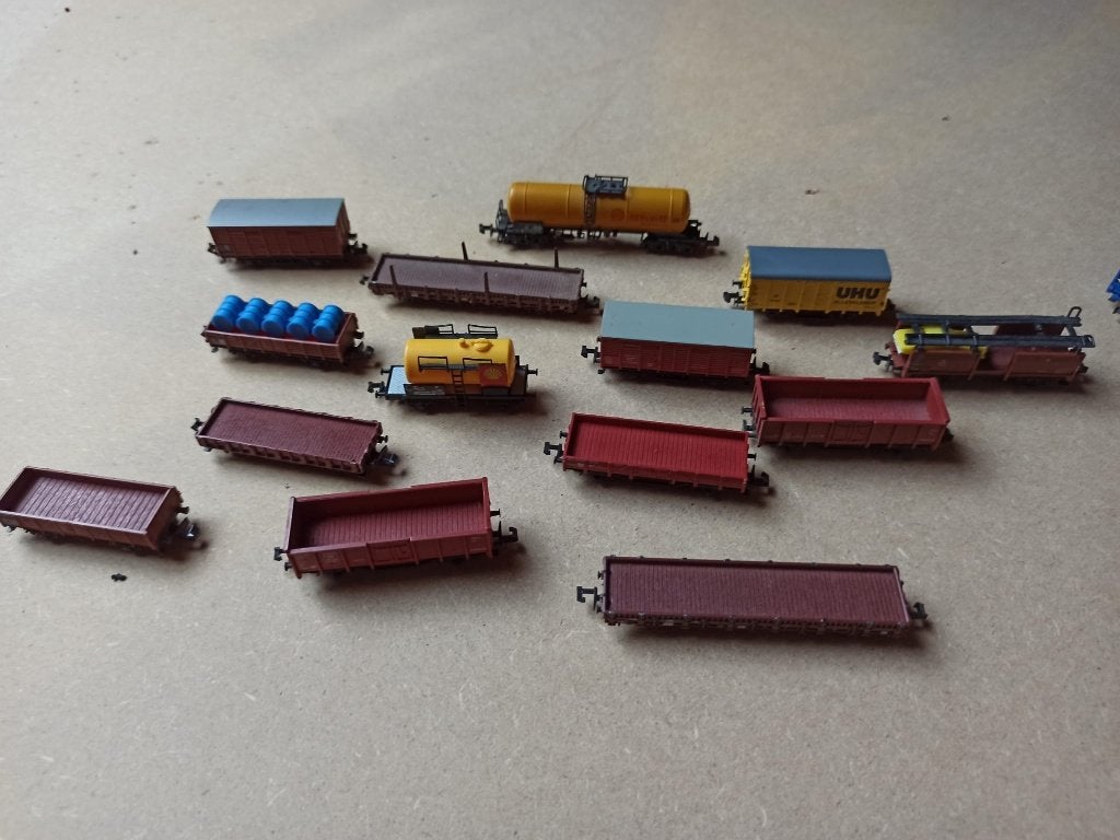 14 N-schaal goederenwagons, Hobby en Vrije tijd, Modeltreinen | N-Spoor, Overige merken, Gebruikt, Gelijkstroom, Overige typen