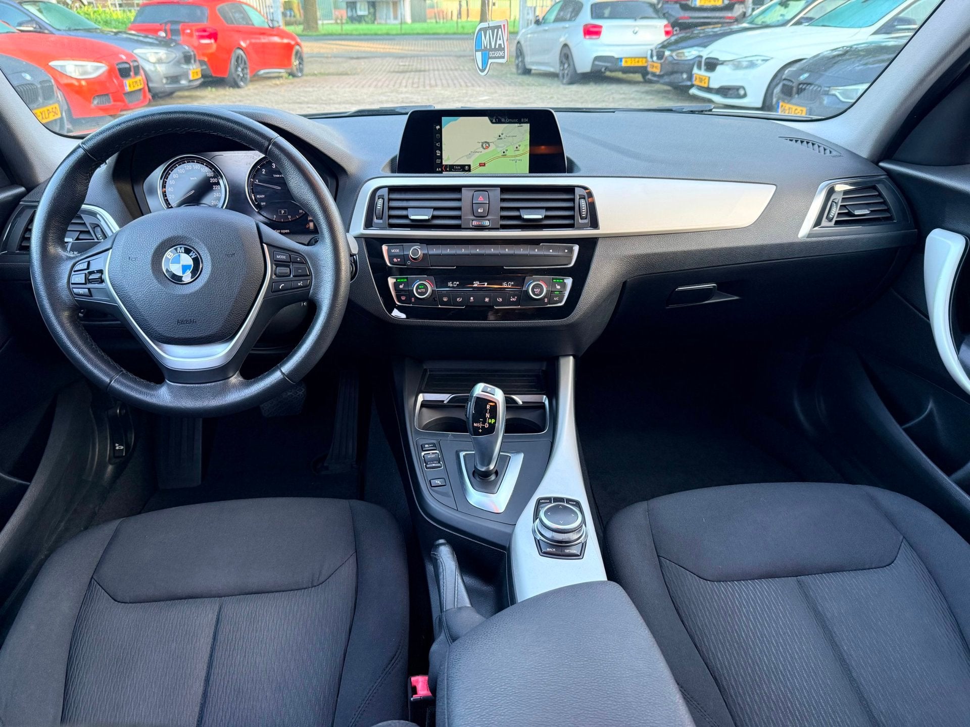 BMW 1-serie 118i Corporate Lease Executive|Nieuwe Turbo|Navi, Auto's, BMW, Gebruikt, Zwart, Origineel Nederlands, 650 kg