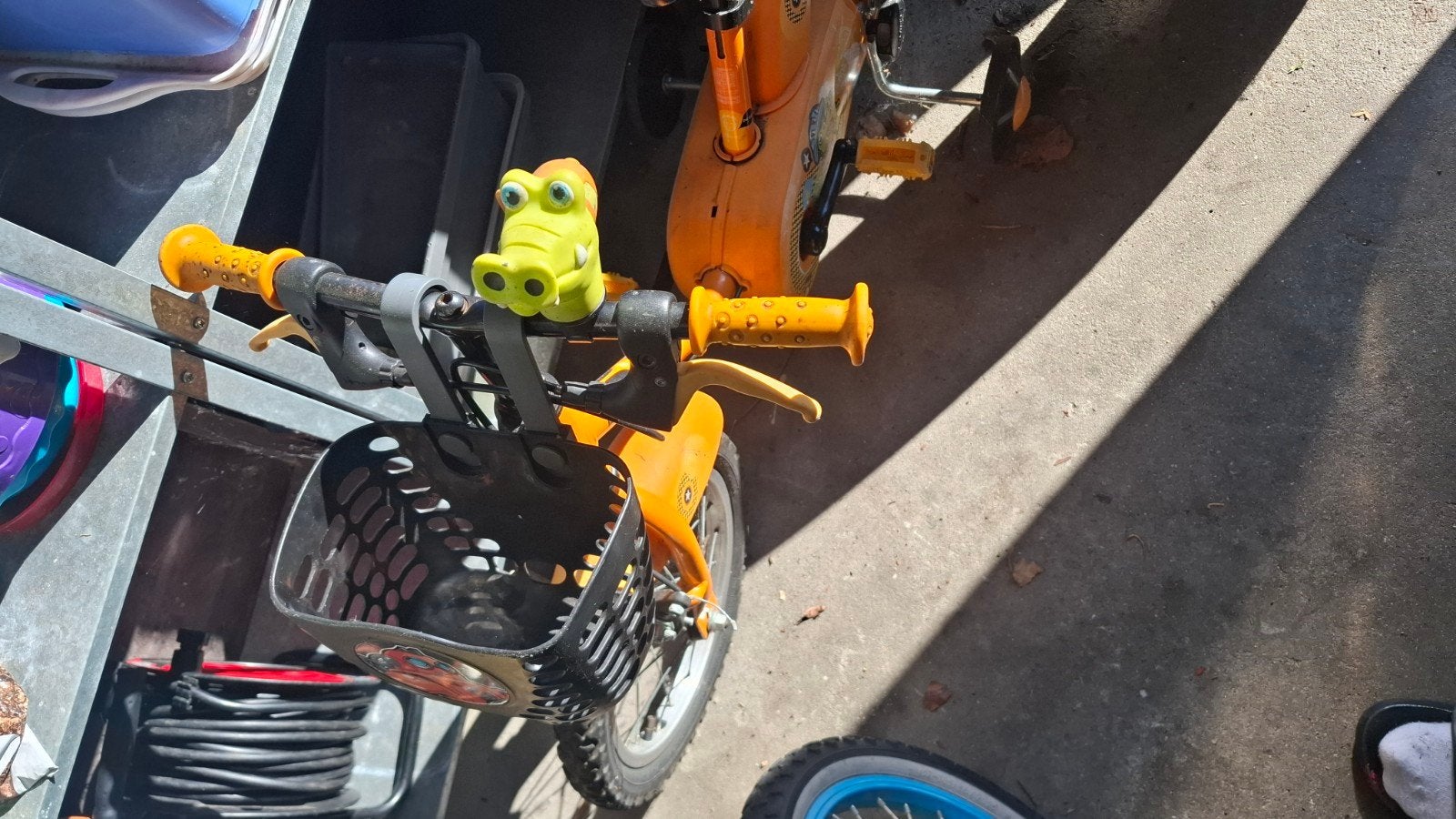 Kinderfiets B'Twin met zijwieltjes en mandje, Ophalen, Zijwieltjes, Gebruikt, Velgrem