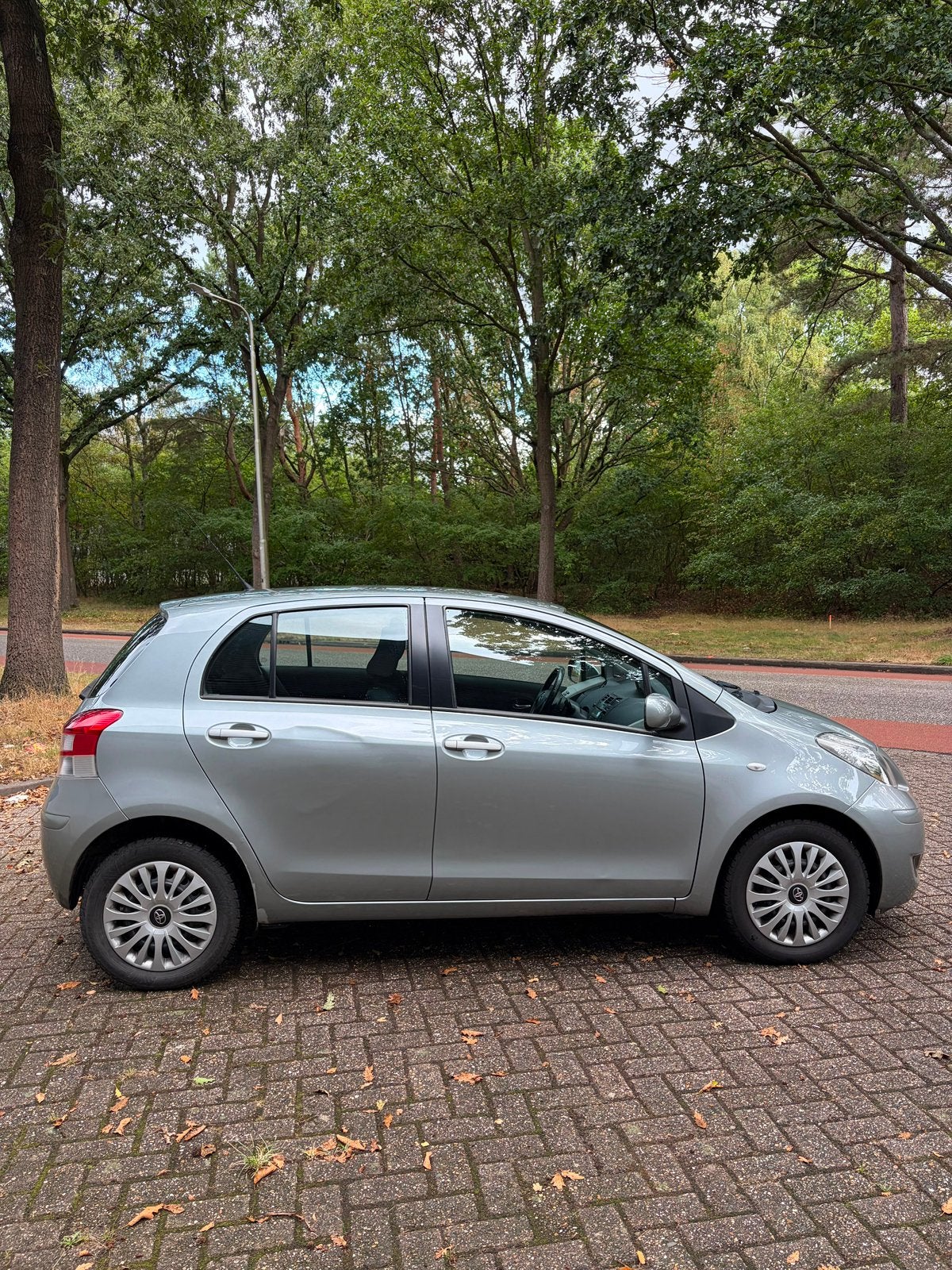 Zeer goede Toyota Yaris 1.3 16V Vvt-i AUTOMAAT, 40 €/maand, 750 kg, 4 cilinders, Bedrijf