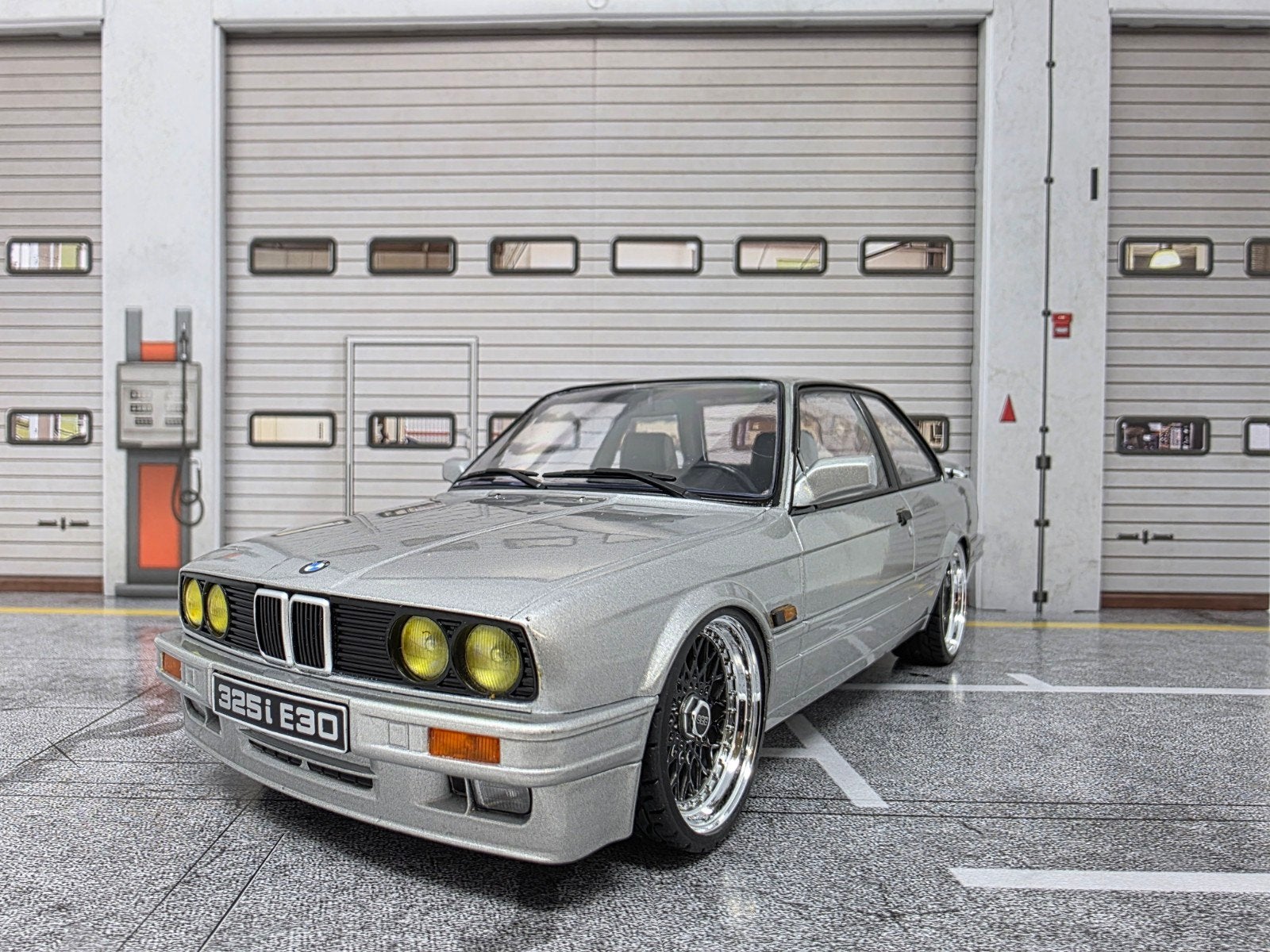 Bmw 325i E30 M-Paket 1:18 in OVP Verlaagd op BBS Velgen, Ophalen of Verzenden, Zo goed als nieuw, Overige merken