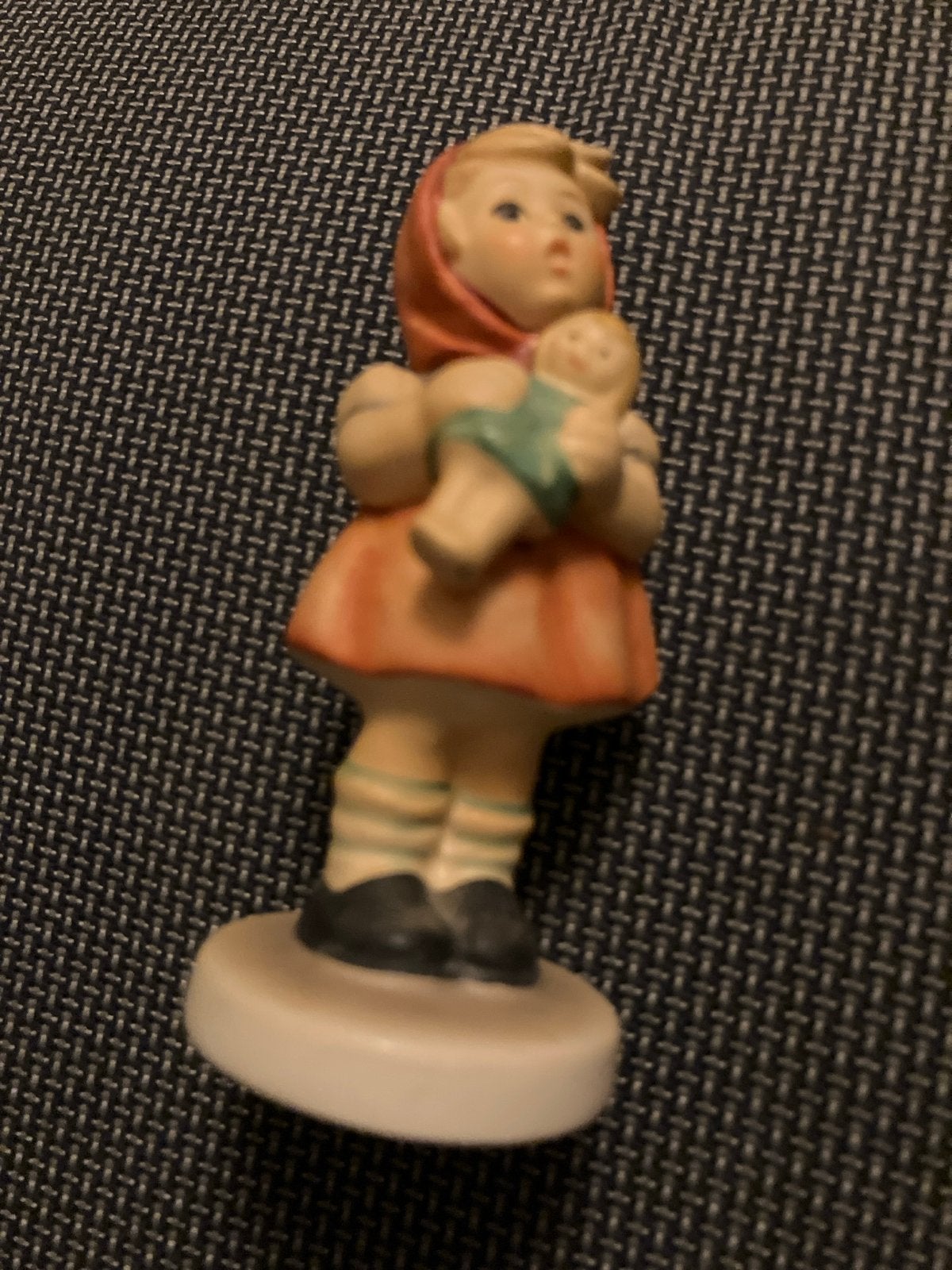 Vintage Hummel beeldje meisje met pop Goebel W. Germany, Ophalen, Gebruikt, Hummel