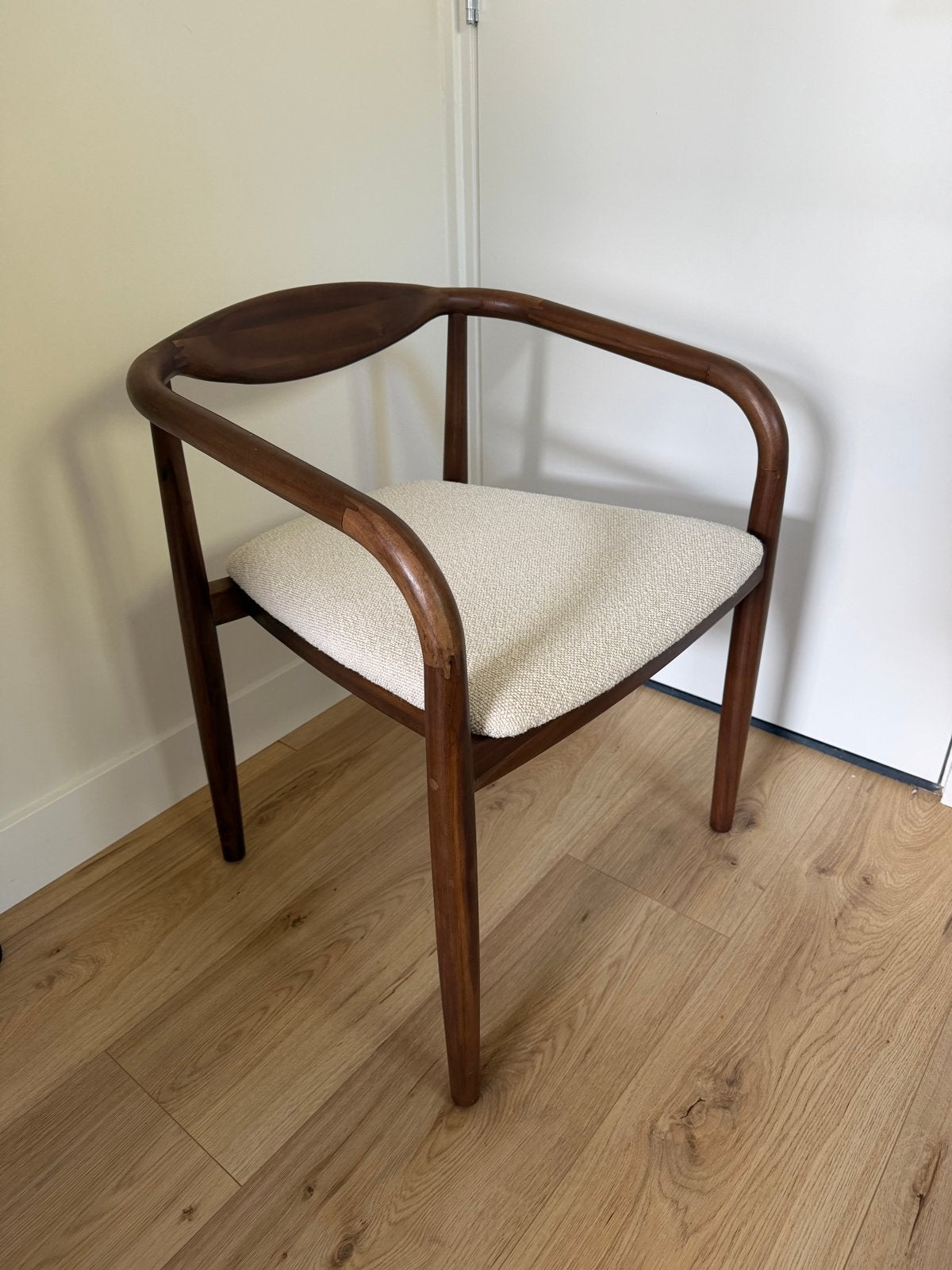 Sklum ronde tafel met 4 stoelen - 1 jaar oud, Ophalen, Japandi, Bruin, Zo goed als nieuw