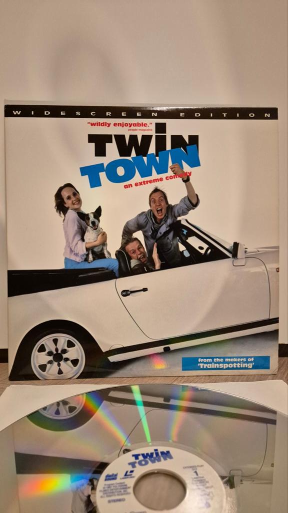 Twin Town Laserdisc, 1990 - 1999, Ophalen of Verzenden, Zo goed als nieuw, 12 inch