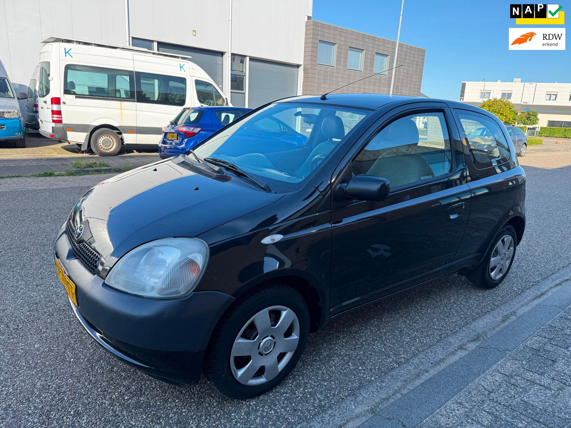 Toyota Yaris 1.0-16V VVT-i Terra NAP GOED RIJDENDE BEGINNER, Auto's, Toyota, Voorwielaandrijving, Gebruikt, Zwart, 4 cilinders