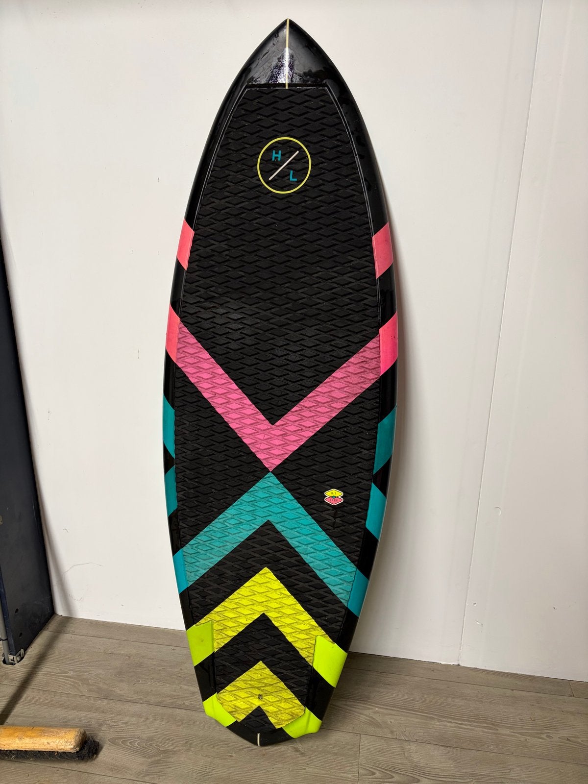 Hyperlite Shim 5'3" wakesurf board, Watersport en Boten, Golfsurfen, Ophalen, Zo goed als nieuw, Overige typen, Met vinnen