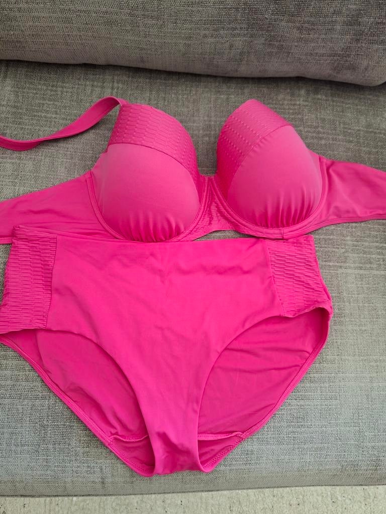 Livera Bikini Maat 85E en broekje maat 44 Fuchsia, Kleding | Dames, Badmode en Zwemkleding, Ophalen of Verzenden, Zo goed als nieuw