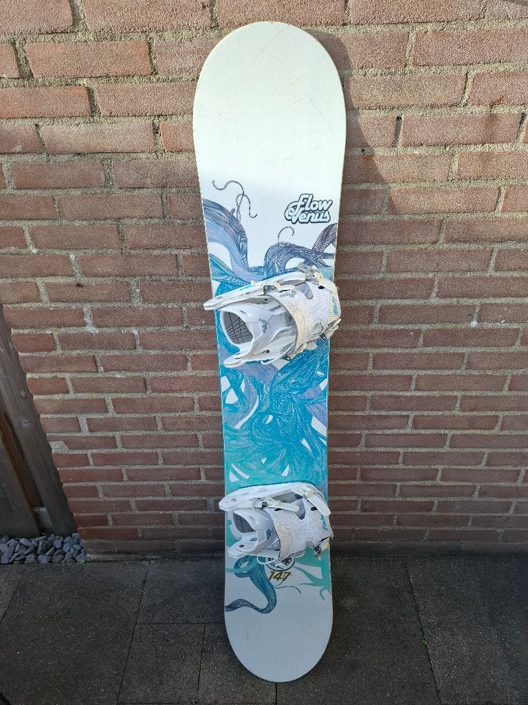 Flow Venus snowboard met bindingen 147, Ophalen, Gebruikt, Board