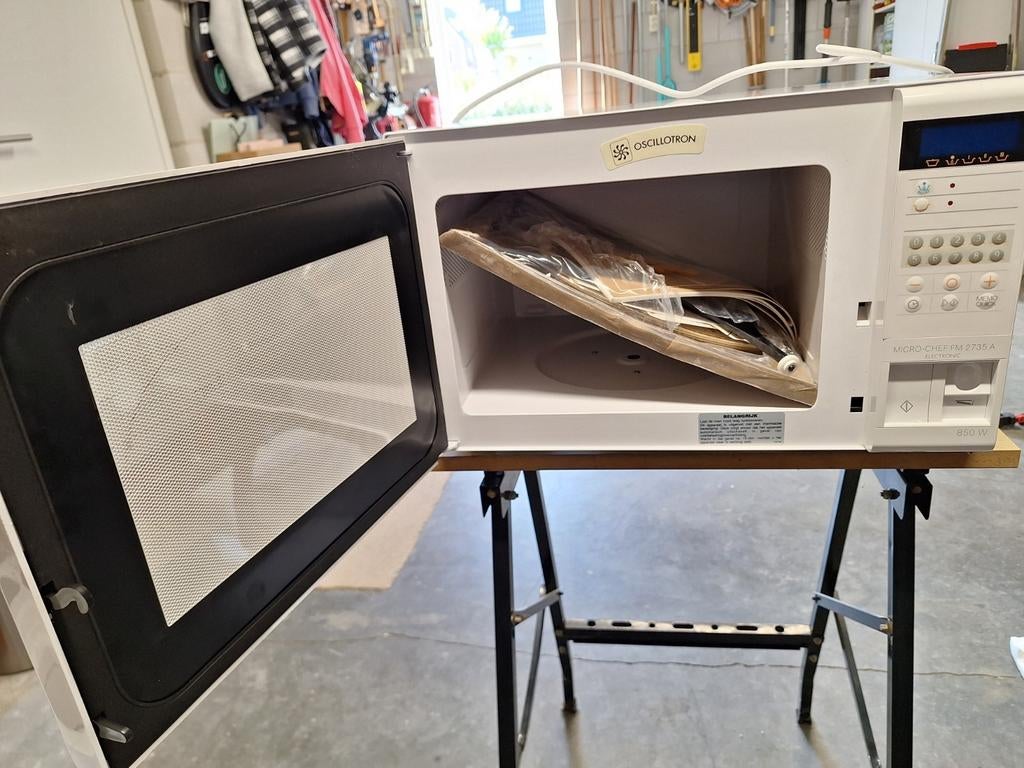 Moulinex Magnetron, inhoud 24 ltr, Vermogen 850 watt., Witgoed en Apparatuur, Magnetrons, Ophalen of Verzenden, Zo goed als nieuw