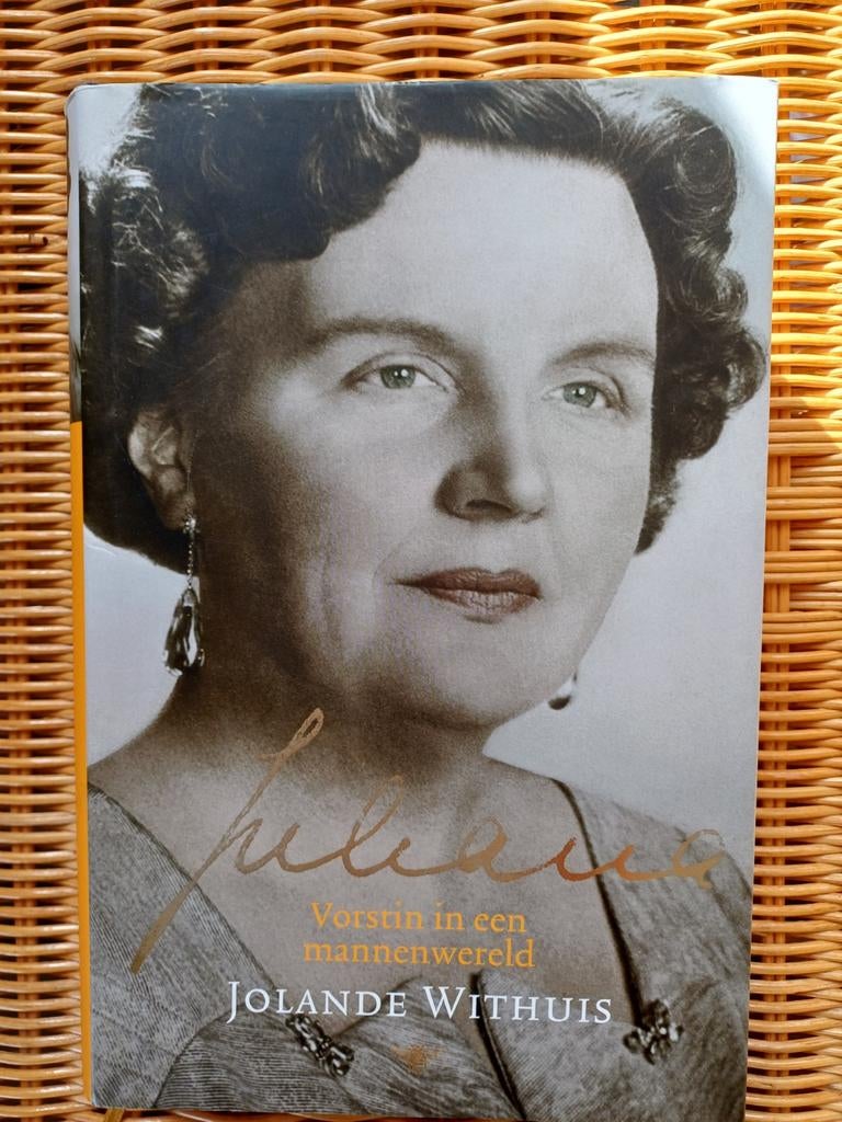 Juliana: Vorstin in een mannenwereld - Jolande Withuis, Boeken, Ophalen of Verzenden, Zo goed als nieuw, Jolande Withuis, Politiek
