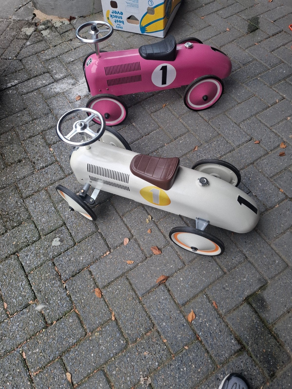 Twee Retro Loopauto's - Roze en Crème, Ophalen, Gebruikt