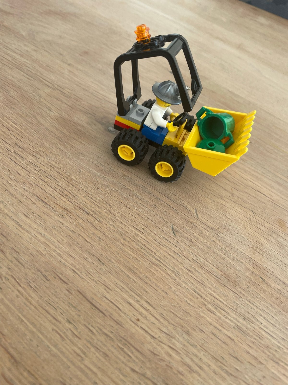 Lego Minifiguur met kleine shovel 30151, Ophalen of Verzenden, Gebruikt, Overige merken