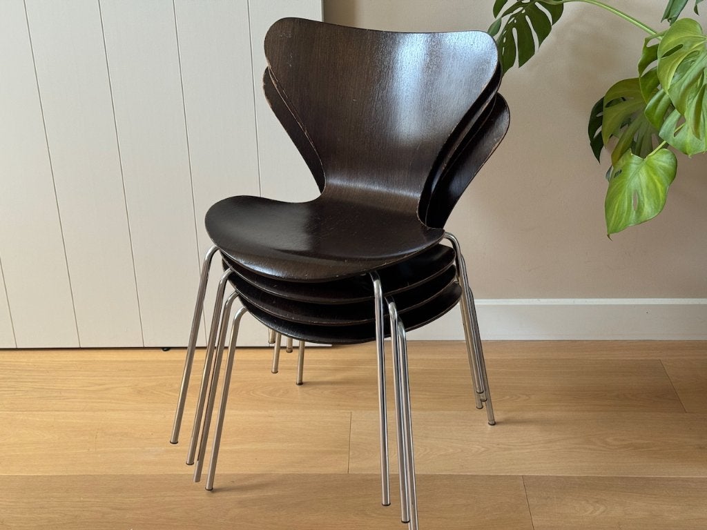 Vlinderstoel Fritz Hansen 3107 Arne Jacobsen vintage 1977, Huis en Inrichting, Stoelen, Ophalen, Gebruikt, Bruin, Vier