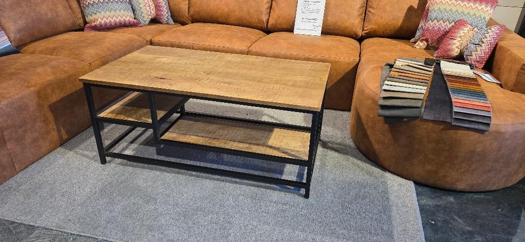 Stoere Industriële Salontafel – van €299 voor slechts €125!