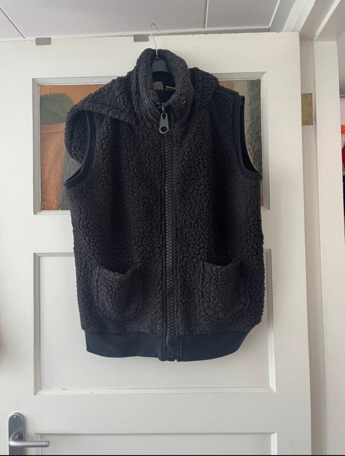 Zwarte teddy bodywarmer met capuchon - BPC Collection, Kleding | Dames, Bodywarmers, Ophalen of Verzenden, Gedragen, Maat 42/44 (L)