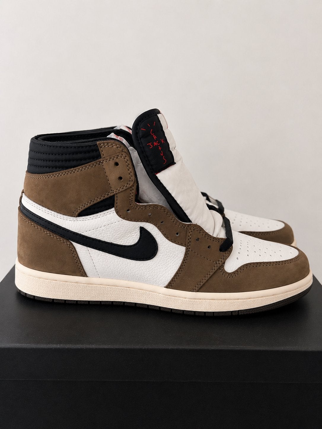 Nike Air Jordan 1 Retro High OG SP Travis Scott, Kleding | Heren, Ophalen of Verzenden, Zo goed als nieuw, Bruin, Sneakers of Gympen