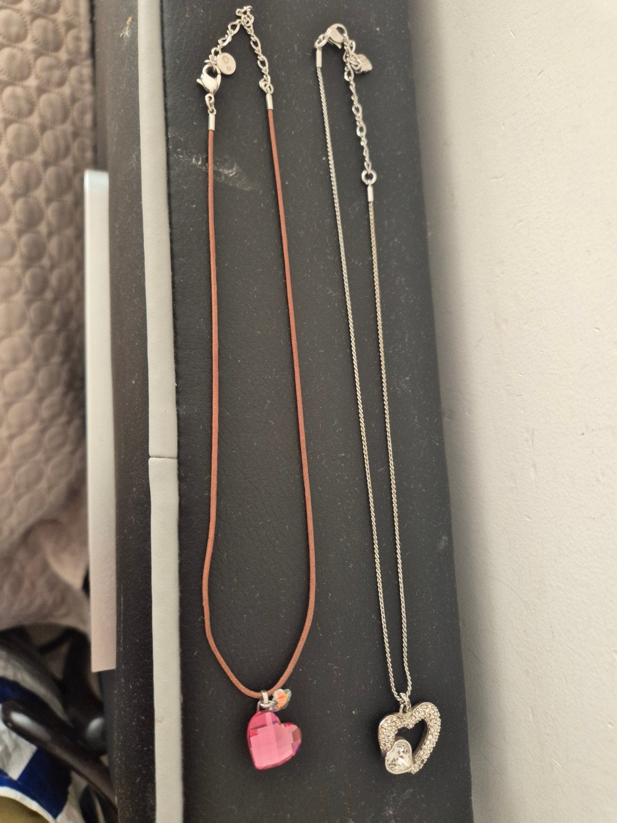 Swarovski kettingen met hartjes hangers, Overige materialen, Met hanger, Ophalen of Verzenden, Zo goed als nieuw