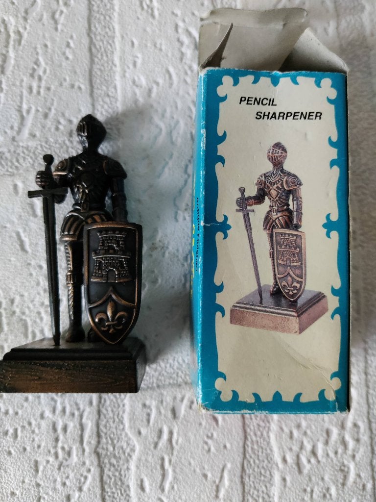 Ridder op voetstuk metalen miniatuur Puntenslijper 10x4x4cm, Ophalen of Verzenden, Zo goed als nieuw