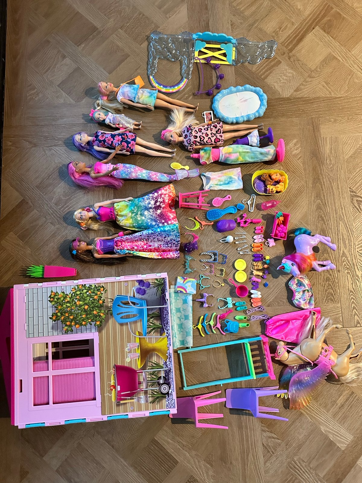 Grote Barbie set met huis, poppen en accessoires, Ophalen of Verzenden, Zo goed als nieuw, Barbie