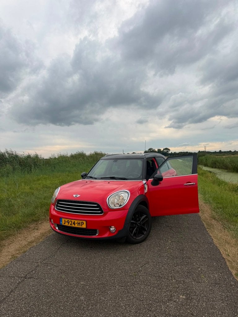 Mini Countryman 1.6 Cooper 2011 Rood, Auto's, Voorwielaandrijving, 4 stoelen, Leder en Stof, 122 pk